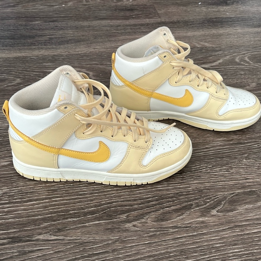 Nike Dunk HI Retro Women’s Shoes Gold